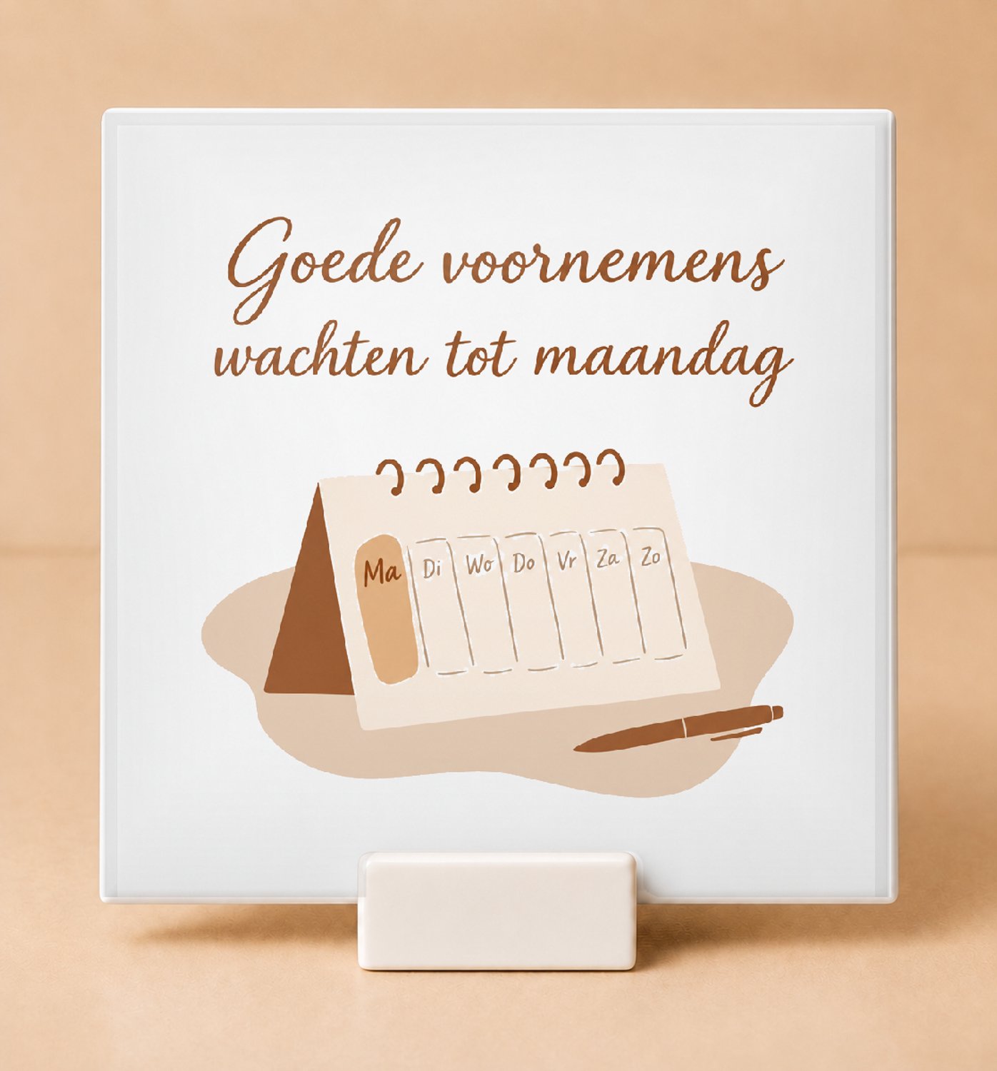 Bedruk King Sfeervolle Boho Tegel 'Nieuw jaar, zelfde chaos' – Organische Wanddecoratie voor Liefhebbers van Humor en Ontspanning - 11 x 11 cm met houder Wit