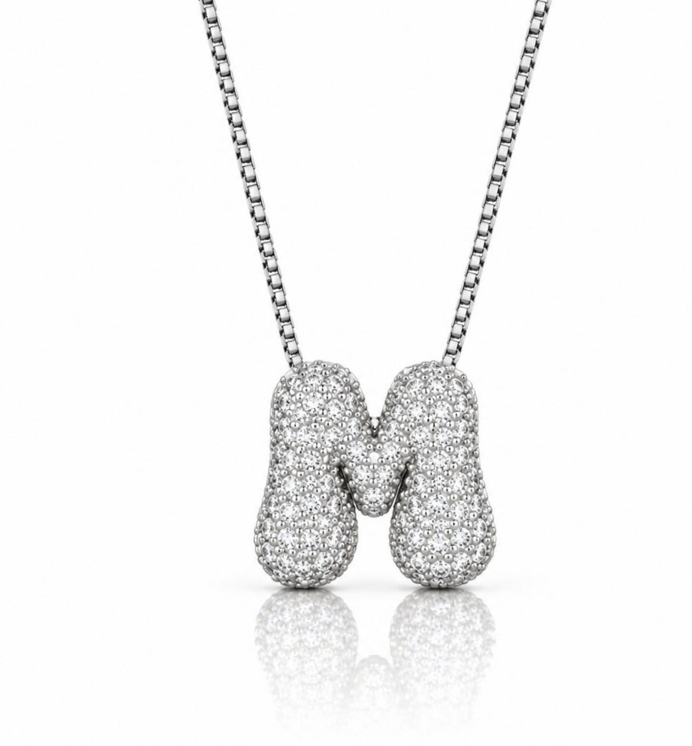 Maevi® Letter Ketting - Letter: M - Glitter Letterketting - Zirkonia Ketting - Lengte: 40 cm - Incl. Luxe Verpakking - Verzilverd - Bubbel Letter - Zilveren ketting / Zilveren letter - Hoge Kwaliteit - Luxe Ketting - Cadeau voor Moeder / Mama