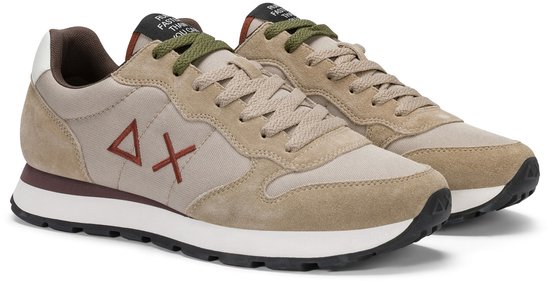 Beige Sun68 sneakers van suède en textiel met bruine AX-logo's, groene veters en een witte tussenzool.