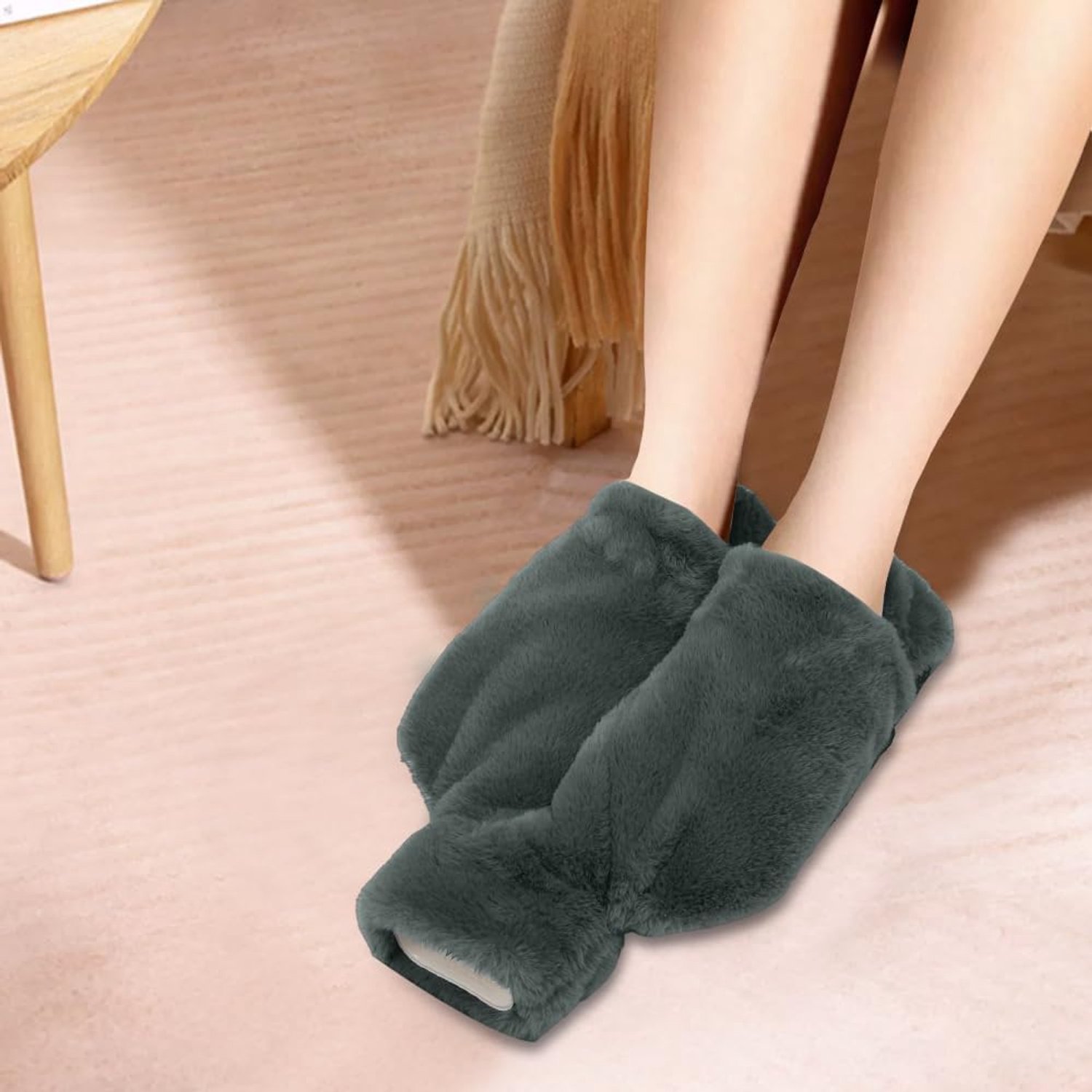 Kruik met Nordic Fur hoes - Warmwaterkruik Handwarmer - Voetenwarmer - 2L Inhoud - Verwarmende Zachte Warmwaterkruik – Warmtekruik - Cadeau voor haar, vrouw, vriendin - Warmwaterkruik voor Pijnverlichting en Ontspanning - grijs – foto 2