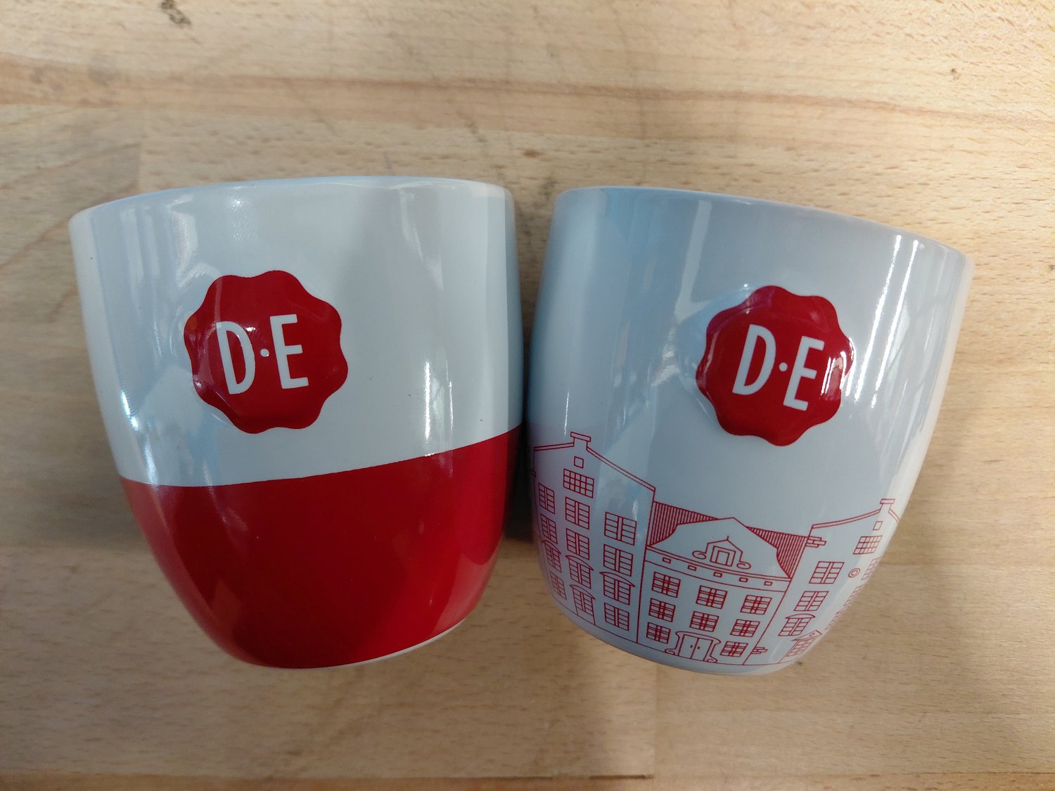 2 Douwe Egberts kopjes