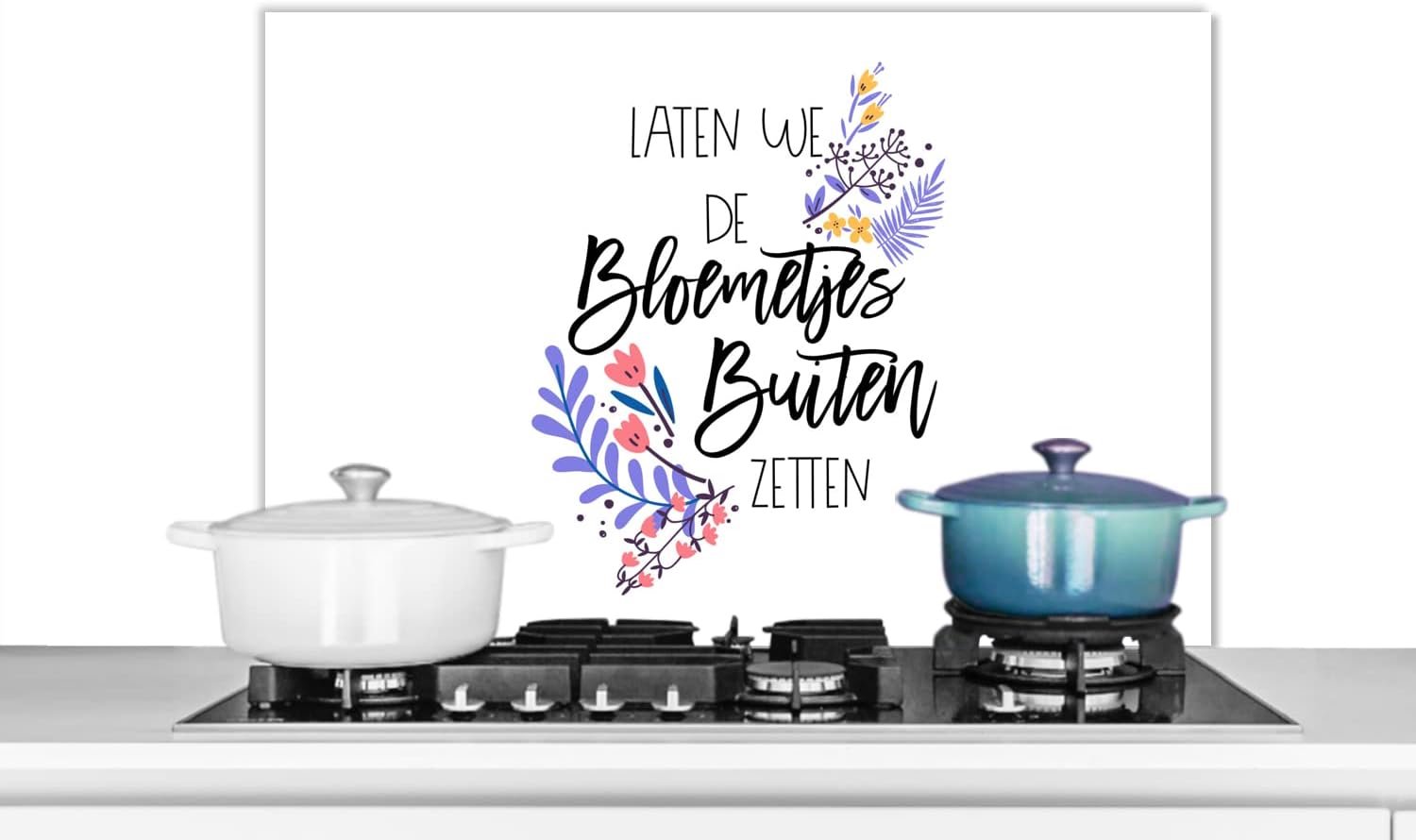 Spatscherm Keuken - 80x55 cm - Quotes - Spreuken - Laten we de bloemetjes buiten zetten