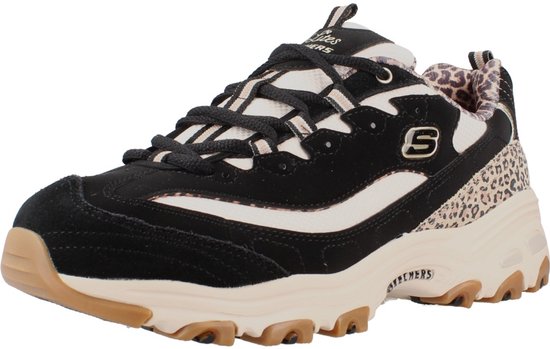 Driekwart aanzicht van een zwarte en witte Skechers veter-sneaker met luipaarddetails.