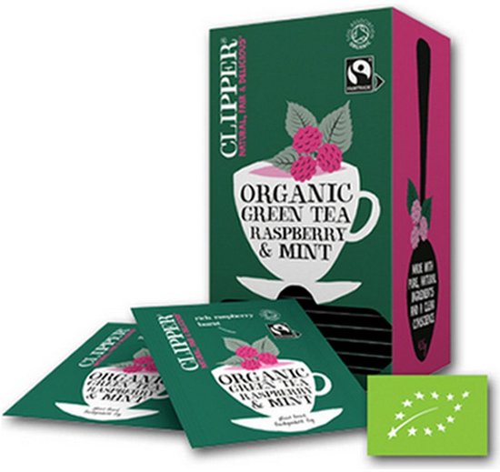 Clipper biologische groene thee met framboos en munt in een donkergroene doos met roze zijkant en theezakjes.