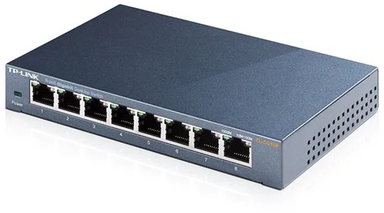Grijze TP-Link TL-SG108 desktopswitch met 8 gigabit-poorten en stroomindicator, schuin van voren gezien.