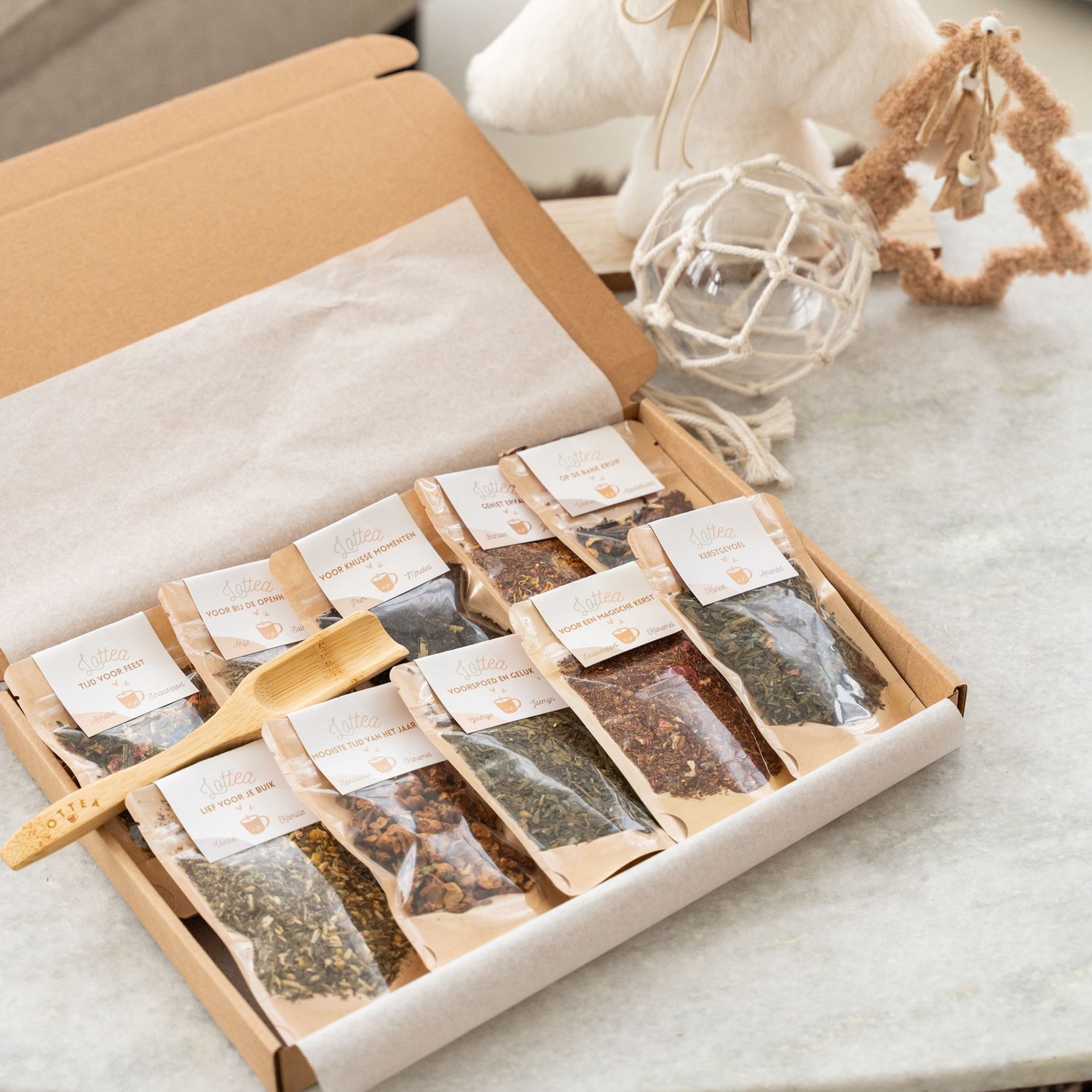 Lottea Theeproeverij Speciaal Kerst - thee cadeau kerst, thee cadeau set, thee cadeaupakket, cadeau kerst, kerstpakket, kerst cadeautjes, kerst cadeautjes vrouw