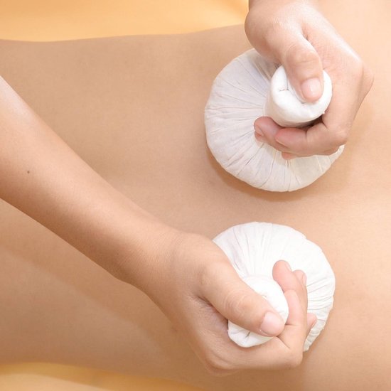 Kruidenstempel Thaise kruiden 150g (10 stuks) voor traditionele massages & wellness - 100% natuurlijke ingrediënten in een onbehandelde katoenen doek — afbeelding 4