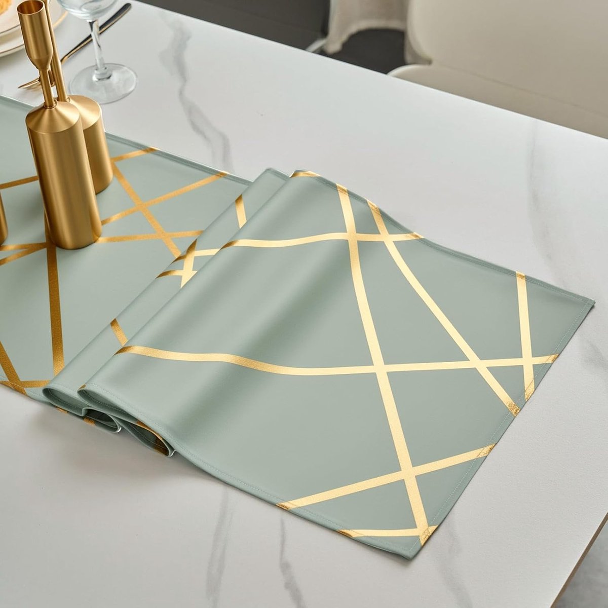 Tafelloper, modern, lente, saliegroen, glanzend, goud, geometrie, 33 x 100 cm, afwasbaar, kort, landhuisstijl, tafelkleed, decoratief voor salontafel, eettafel, keuken, bruiloft