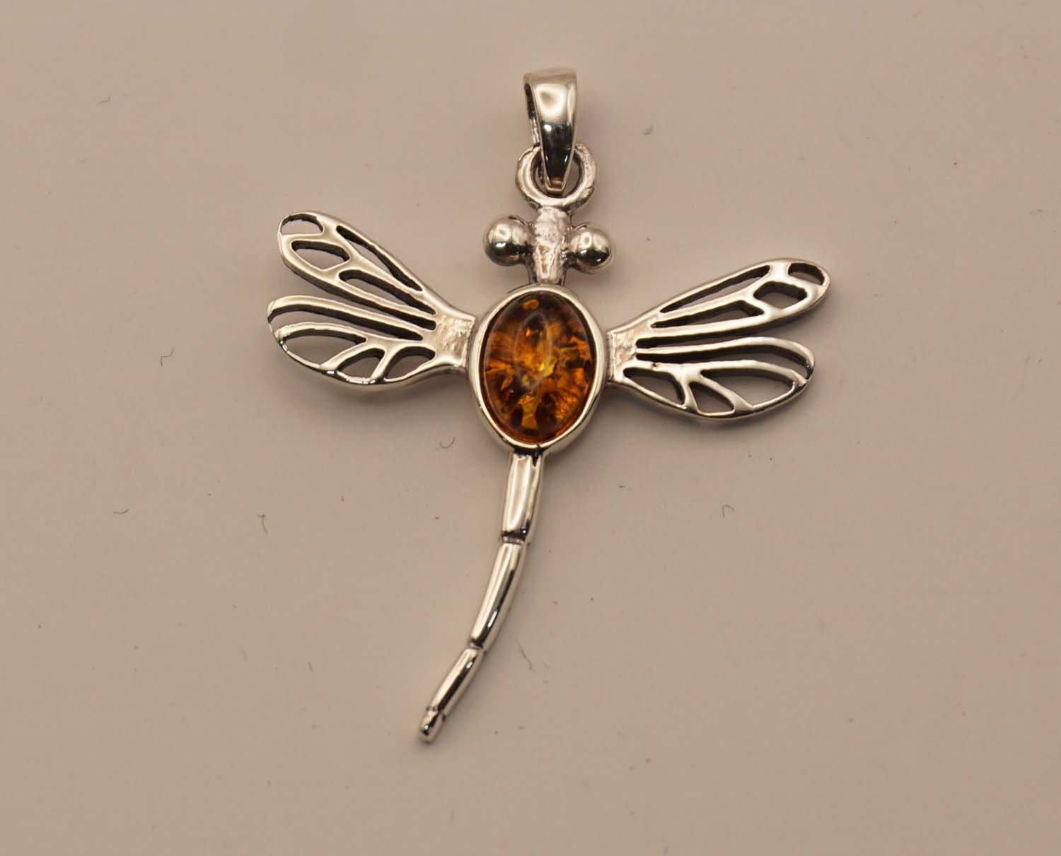 Zilveren hanger libel met amber steen - sterling zilveren hanger mooie libel - hanger libel voor aan ketting - silver dragonfly collier - vliegende insekten hanger
