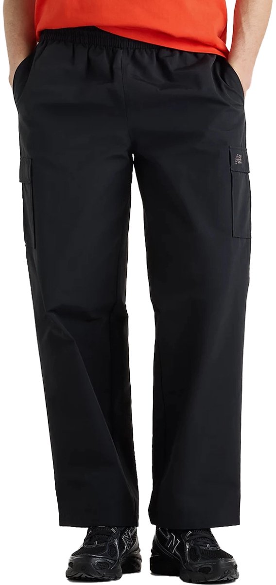 New balance woven cargo broek in de kleur . Zwart