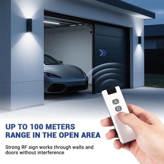 Hand met een afstandsbediening bedient een garagedeur, met een auto op de achtergrond en tekst 'UP TO 100 METERS RANGE'.