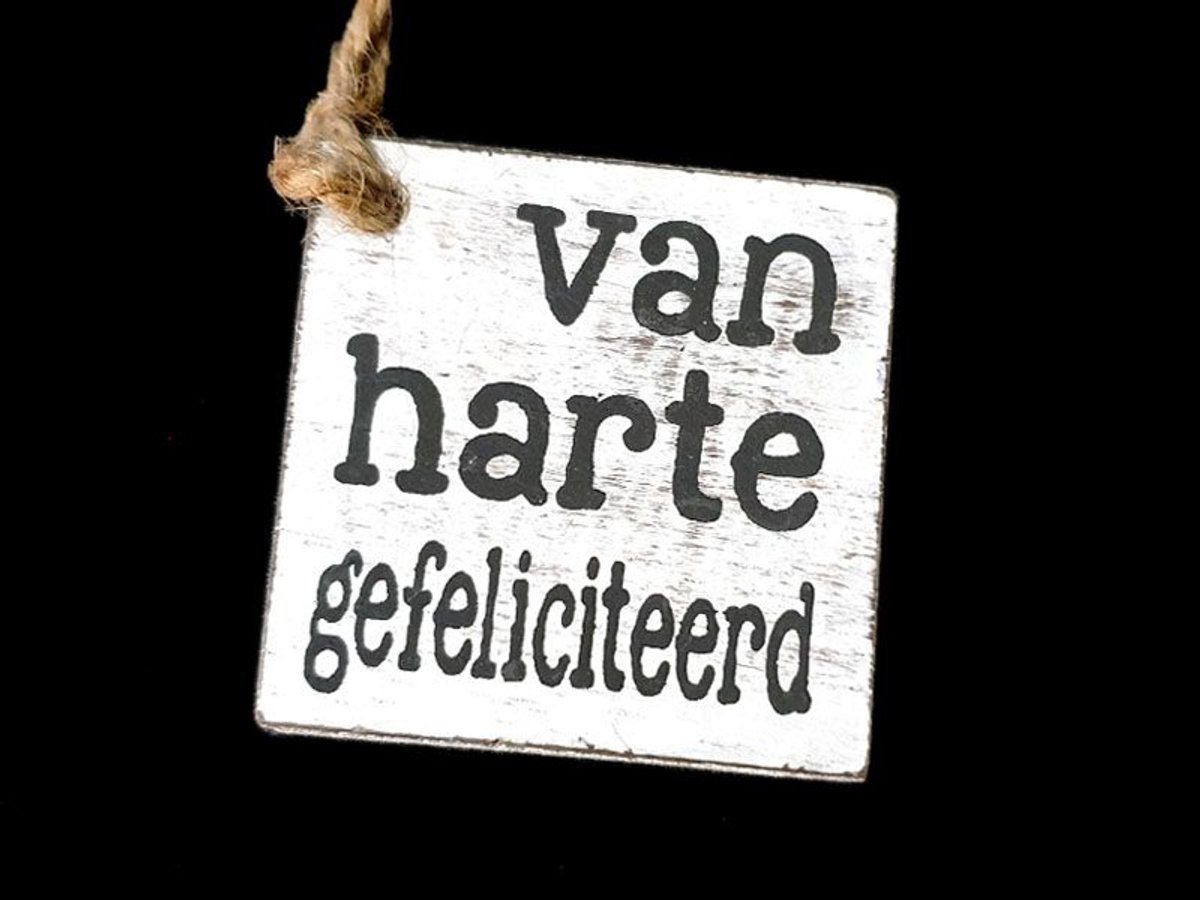 Hanger Van harte gefeliciteerd / vierkant / 6x6 cm / wit / antique white / cadeau label / verjaardag / hout