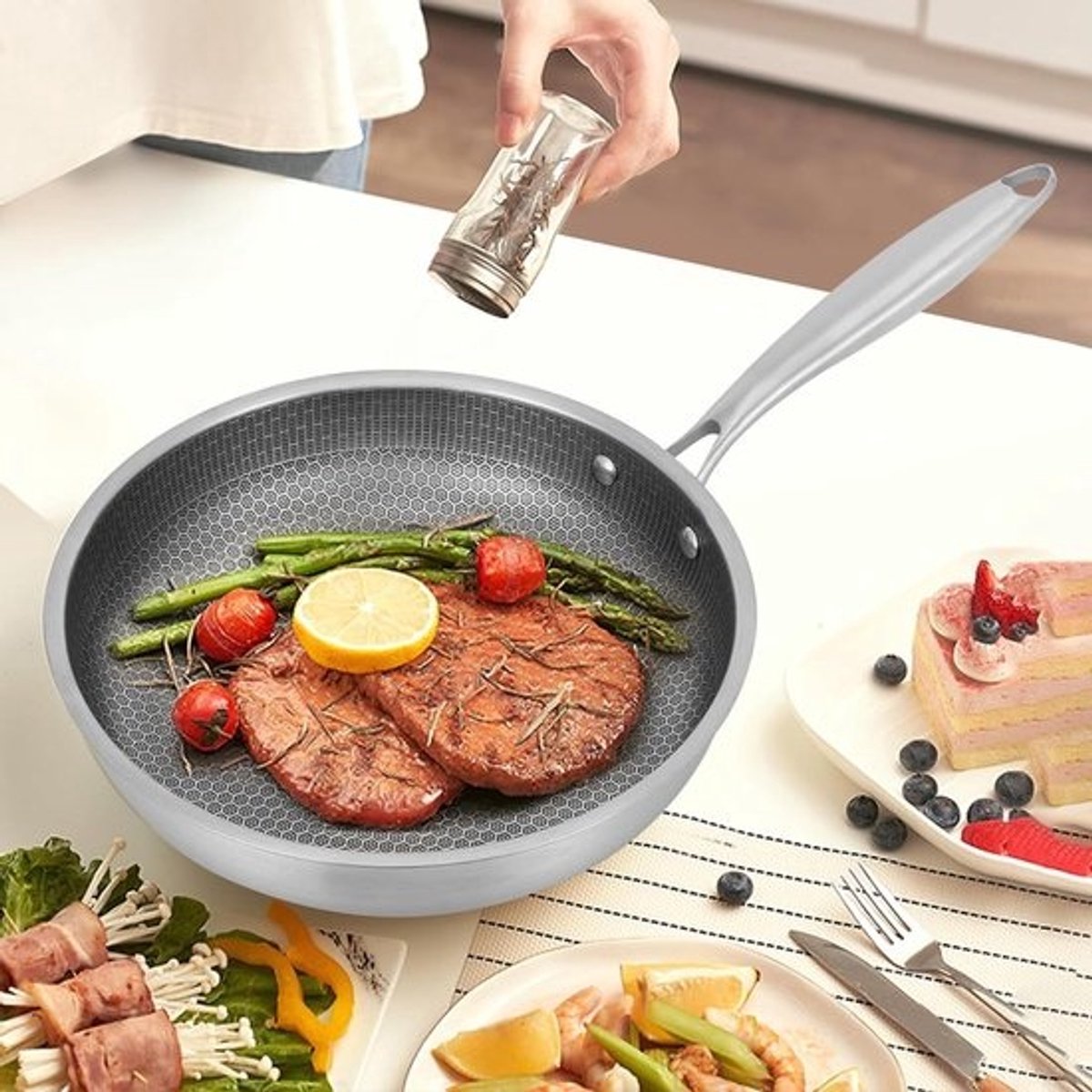Roerbakpan RVS - Koekenpan Wokpan - Gezond Koken - Honingraat Structuur - 28 cm - Zilver