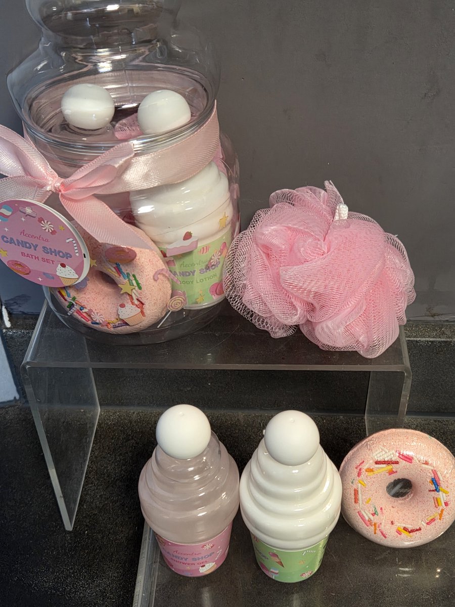 geschenk set voor kinderen - snoep pot - bruisbal - douche gel - body lotion - mesh spons - leuk kado - kerst pakje - verjaardag - nieuwjaar - candy