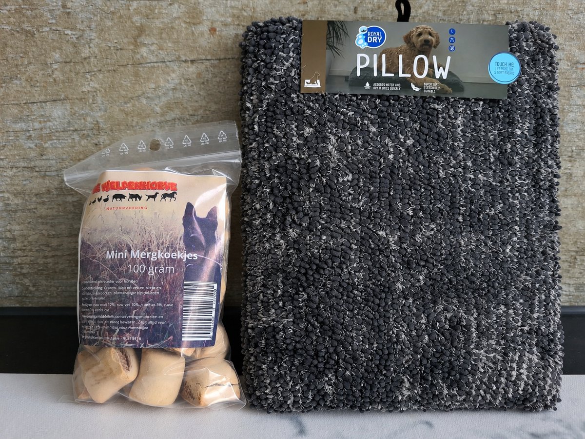 Royal Dry honden kussen maat L met extra snacks 100 gram - 58 x 91 cm - 8,8 cm Hoog