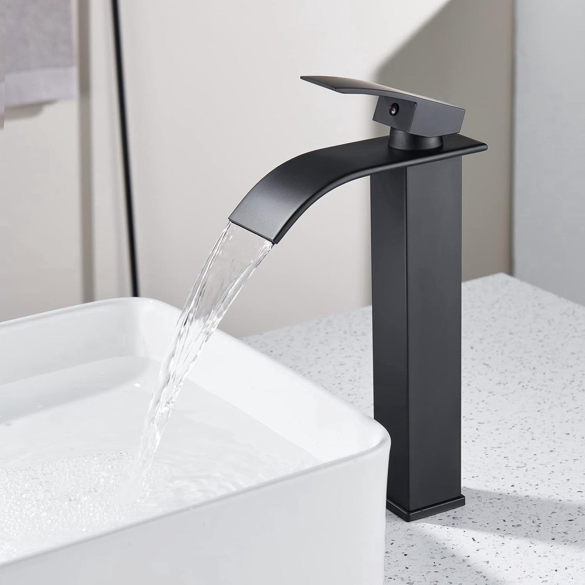 Stunq® Duurzame Zwarte Eengreepsmengkraan met Verstelbare Stroomvoorziening voor Badkamer