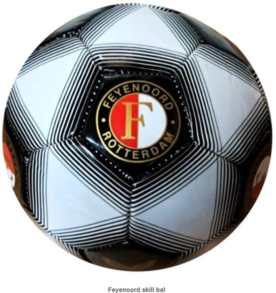 Feyenoord skill bal, dus kleiner dan gewone voetbal