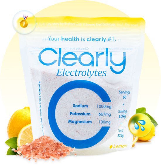 Zak met "Clearly Electrolytes Lemon" erop, met een grote 'C' die natrium, kalium en magnesium aangeeft. Twee citroenen ernaast.