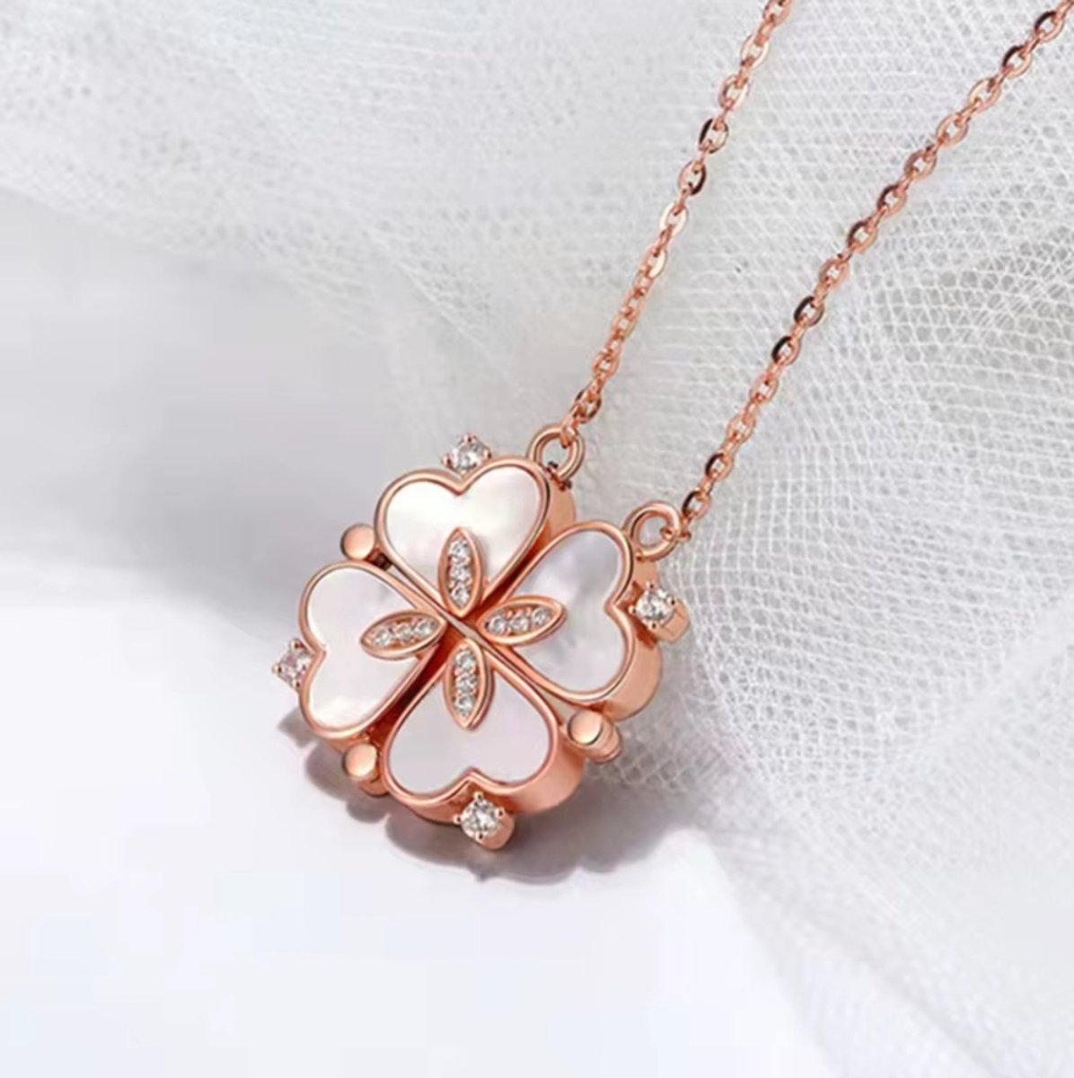 Actie4you® - Klavertje Vier Hartjes Ketting Verstelbaar 40 tot 45 cm met Zirkonia Kristallen – Uitklapbaar op 2 manieren te dagen – Rose plated