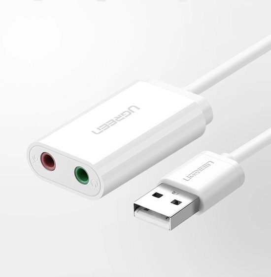 Witte USB-naar-audio adapter met een rode en groene aansluiting. Ugreen logo op de adapter en de kabel.