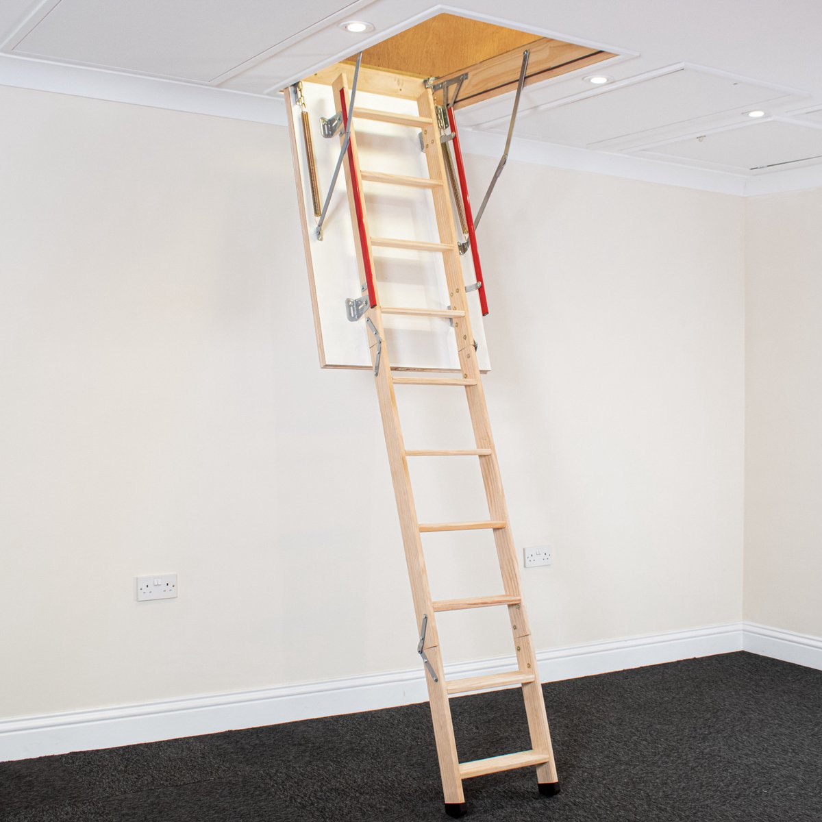 BPS Deluxe Houten Vlizotrap – 1300x545 mm – Dubbele Leuningen – Geïsoleerde Luikdeur – Vloer tot Plafond Hoogte tot 2,8 m – 150 kg Draagvermogen – EN1004-gecertificeerd