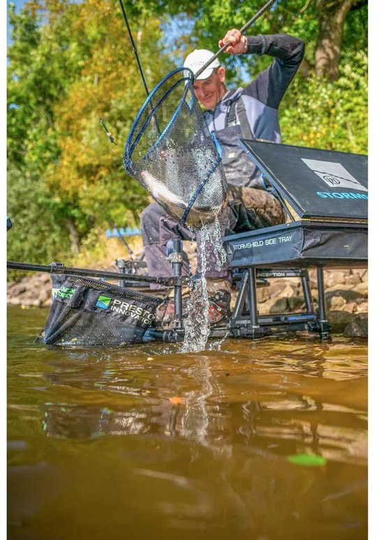 Preston Free Flow Landing Net - 18inch - Schepnet - Blauw van Preston — afbeelding 3