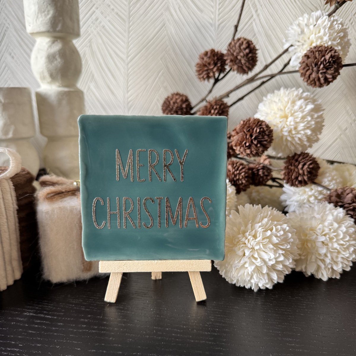 Hartjespost | Tegeltje Merry Christmas donkergroen, goud | schoencadeautjes sinterklaas | tegeltjes met tekst | spreuktegel | tegeltjeswijsheden | Christmas | Xmas | kerstmis | decoratie kerst | 10x10