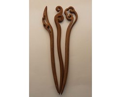 3 Houten haarstokjes beige siermotieven - houten haarstok sier - beige haarstok - haabruin haarstok - beige haarpin - bruine haarpin - haaraccessoires om haar op te steken - haarsieraden - haar opsteken sierlijke haarproducten - haarpinnen hout