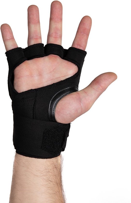 Zwarte vingerloze handschoen met polswrap, open duim en klittenbandsluiting.