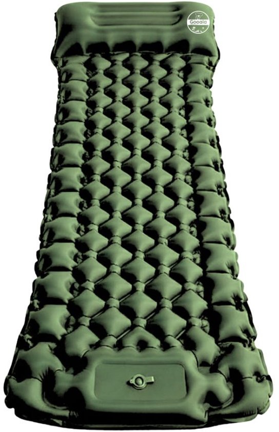 Groene slaapmat met ingebouwd hoofdkussen, zicht op 3D structuur. Op witte achtergrond.