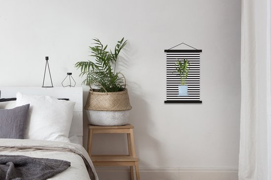 Illustration d'une plant aux longues feuilles fines sur fond rayé noir et blanc 40x60 cm