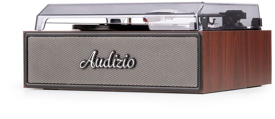 Frontaal zicht op een retro platenspeler met houtlook en zilverkleurige speaker.
