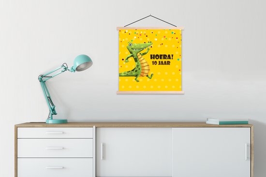 Porte-affiche avec affiche - Affiche scolaire - Anniversaire - Crocodile - Enfants - 60x60 cm - Lattes vierges
