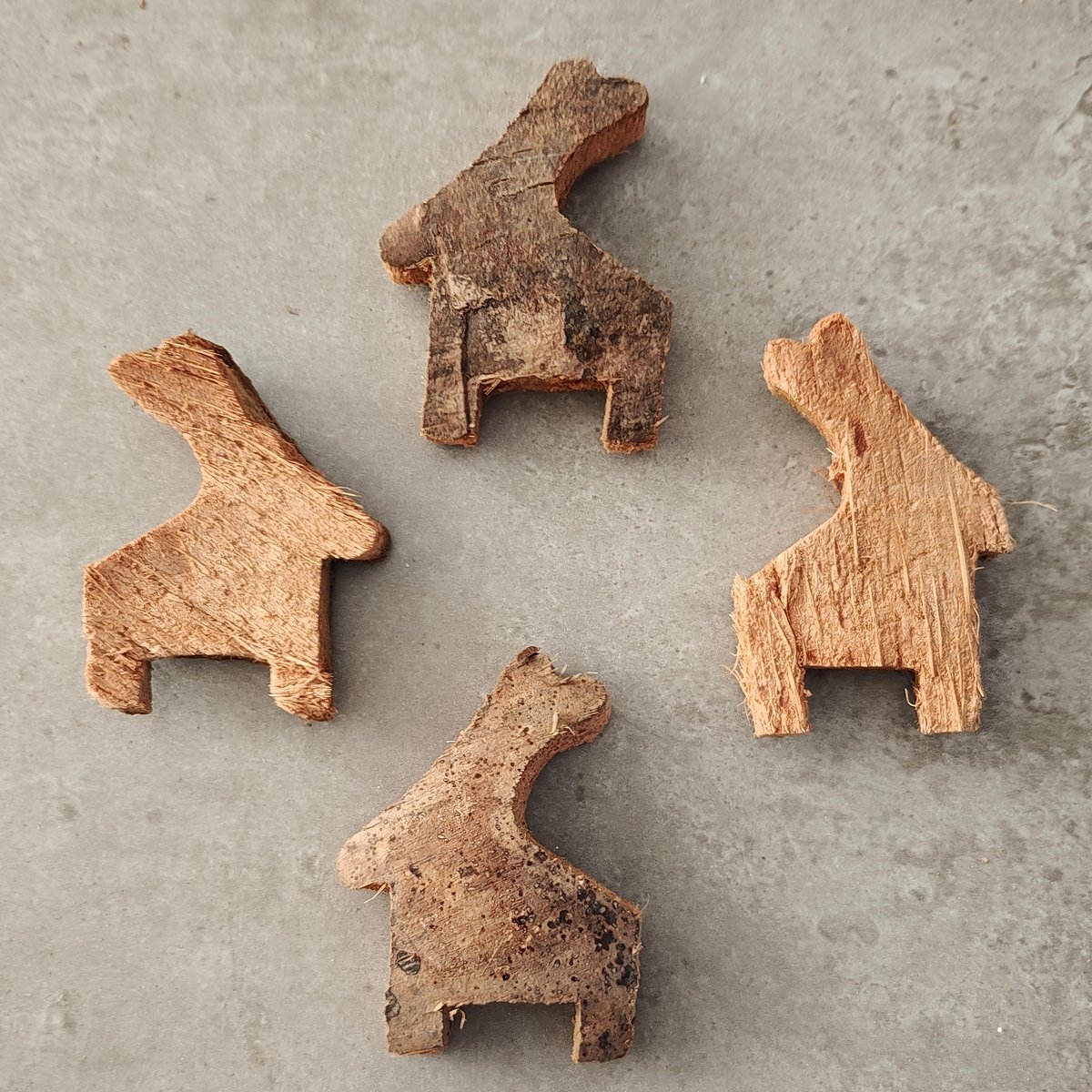 Coconut Raindeer 5Cm Natural 100 Pcs - kerstdecoratie voor binnen - kerst - stukjes - decoratie - kerstster - kokos - coco - ster