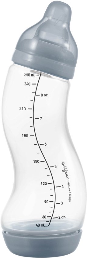 Grijze Difrax babyfles met gebogen vorm en grijze speen, op witte achtergrond.