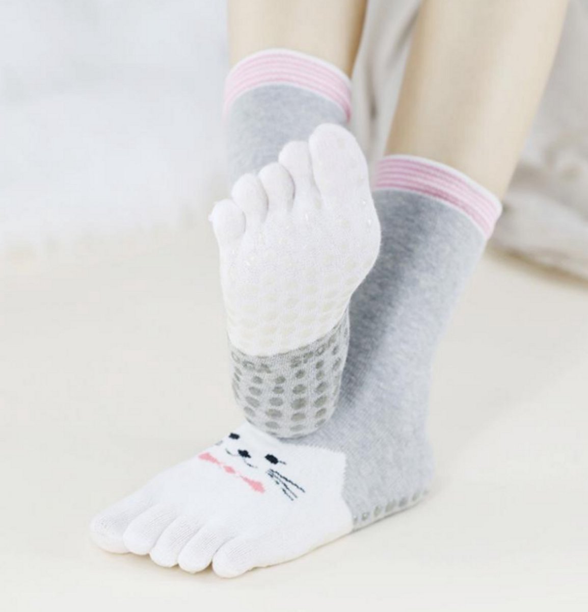 Dames Teensokken anti-slip - teen sokken - toe socks - grijs - wit - print kat - 36 -40 - cadeau - sport - yoga - fitness - pilates - runner teen sokken - teenslipper sokken