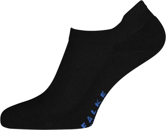Zwarte Falke Cool Kick enkelsok, gezien vanaf de zijkant met blauwe tekst 'FALKE'.