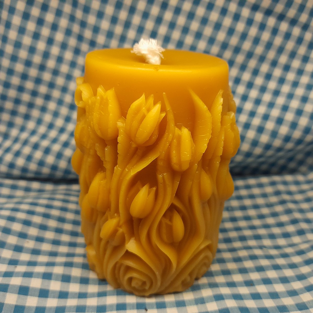 Bijenwas kaars, stompkaars groot met tulpen