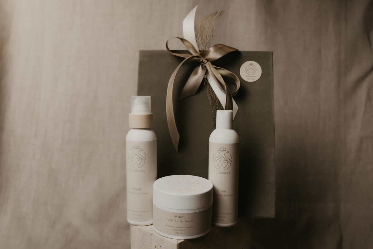 Six Senses - Premium Gift-set Moon - Liefdevol cadeau - Bodywash & bodylotion & bodyscrub - Handgemaakt in Nederland