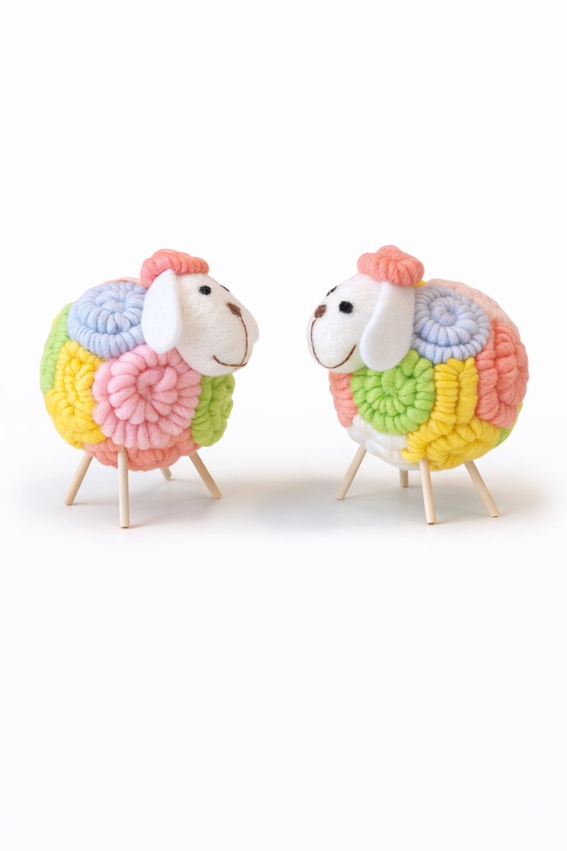 Decoratief Schaapjes Koppel – Handgemaakt Vilt – Kleurrijk – 14,5 cm – Woondecoratie