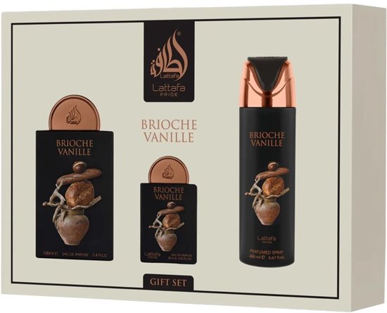 Geschenkset met "Brioche Vanille" geuren. De set toont een 100ml Eau de Parfum, een 30ml Eau de Parfum en een 200ml body spray in zwarte dozen met gouden logo's.