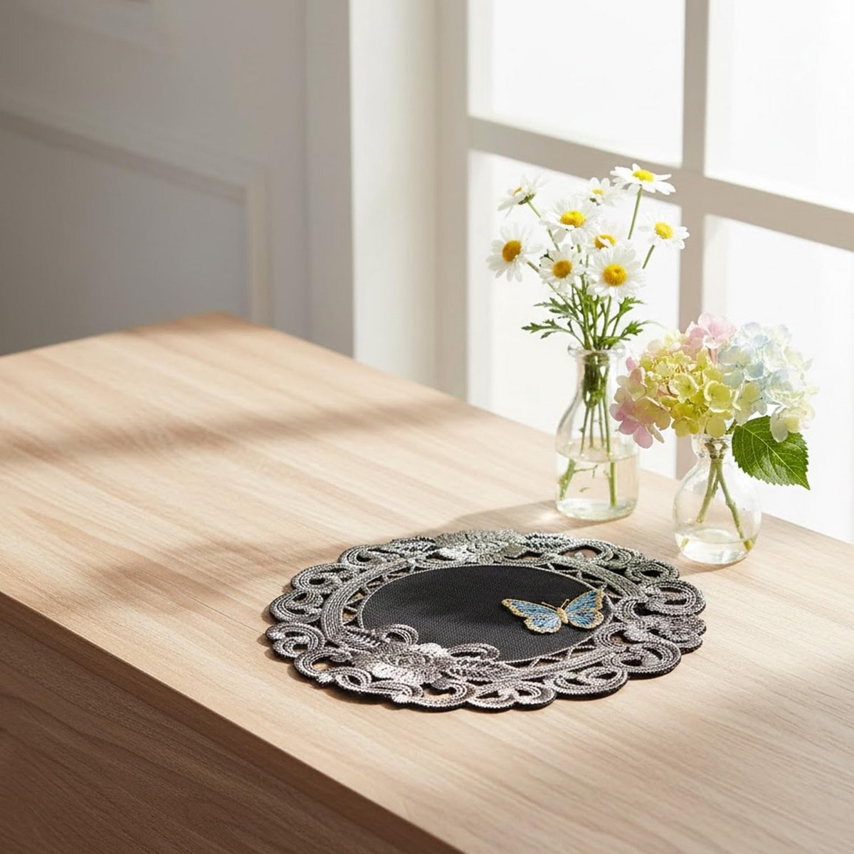 Ronde Tafelmat met Bloemen Borduurwerk - Linnenlook - Grijs