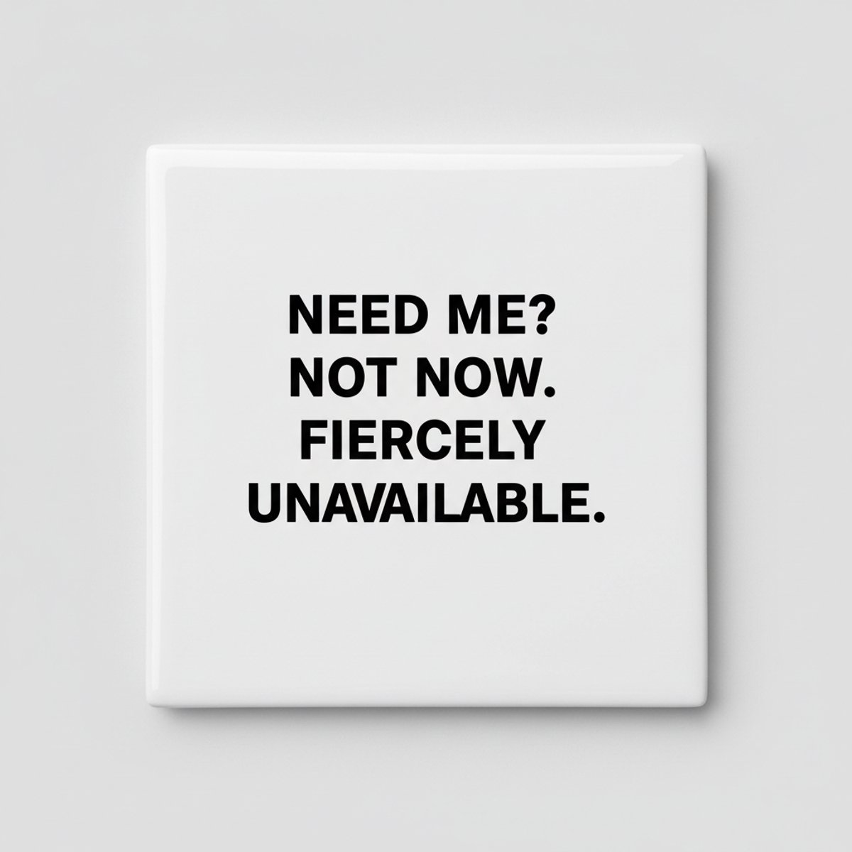 Nevolis Need Me? Not Now – Grappige Quote Keramische Tegel 15 × 15 cm | Minimalistische Humor Woondecoratie Cadeau Multi Color