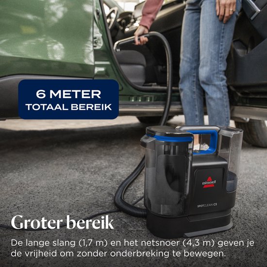 BISSELL SpotClean C5 naast de deur van een auto, met vermelding "6 METER TOTAAL BEREIK".