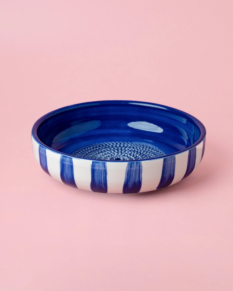 Rasp Bord Groot Streep - Blauw & Wit - Rasp Schaaltje - Knoflook Rasp - Gember Rasp - Kookliefhebber - Handmade - Keramisch - Raspen - Schaven - Vegan - Vintage Raspbordje - Knoflookrasp - Knoflook Rasp Bordje