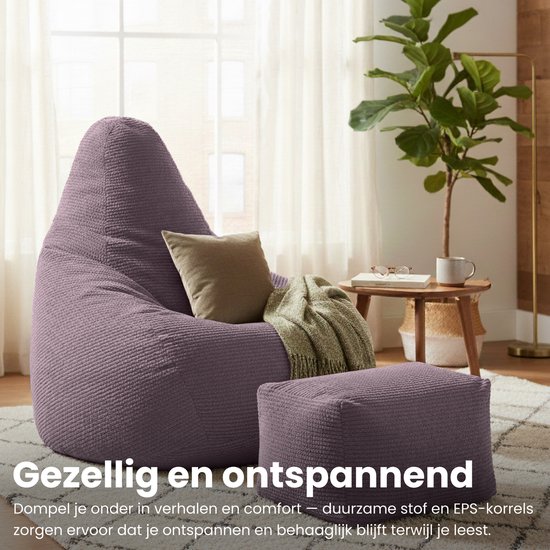 Gezellige mauve zitzak en voetenbankje in een woonkamer, met plaid en kussen op de zitzak.