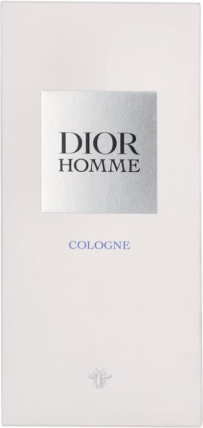 Dior Homme Cologne verpakking. Witte doos met zilverkleurige tekst en een bij.