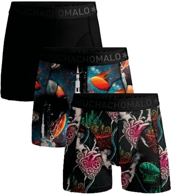 Drie Muchachomalo boxershorts: een zwarte, een met een ruimteprint, en een met een print van harten en tandwielen.
