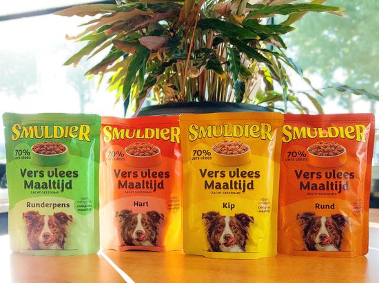 Vier Smuldier verpakkingen: Runderpens, Hart, Kip en Rund. Elk met een hond en tekst.