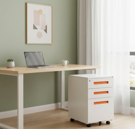 Witte mobiele archiefkast met 3 lades en oranje handgrepen, naast een bureau met laptop.